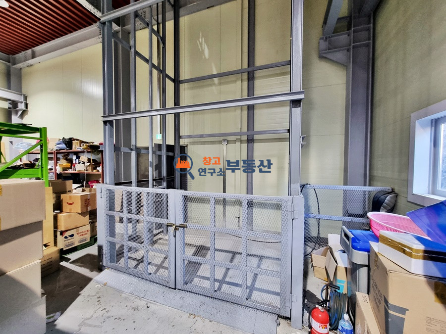 경기 파주시 월롱면 덕은리 #284평 #1,2층구조 #내부호이스트 #화물E/V #단독마당 #도로인접 #40FT트레일러 #준신축급 월세 매물번호 15114 사진 10