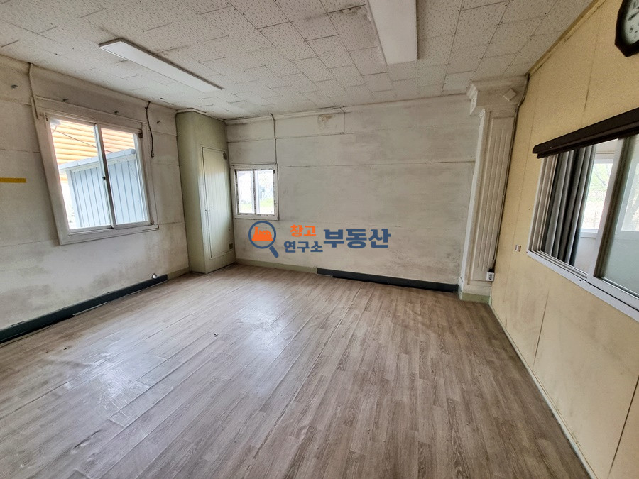 경기 고양일산동구 설문동 #48평 #즉시입주 #사무실 #대형마당 #40FT트레일러 월세 매물번호 15575 사진 4