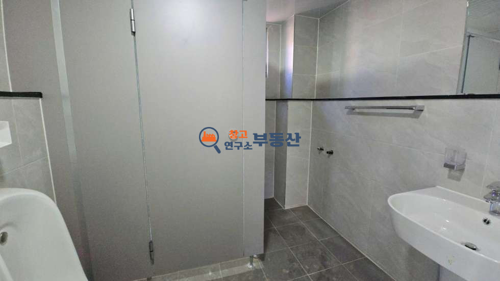 경기 고양덕양구 토당동 #49평 #총2층(25+24)#2종근생 #단독마당 #최상입지 #초역세권 #신축 일산창고임대 덕양구 창고임대 덕양구소형공장 사옥형공장 일산단독마당창고 월세 매물번호 15799 사진 5