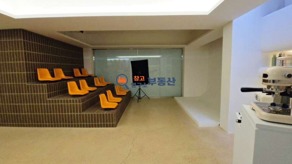 경기 고양일산동구 정발산동 #77평 #근생시설 #도심접#자유로인접 #커피공장 #내부화장실 #전기10kw#즉시입주 #시설비협의 #식품공장 월세 매물번호 15717 사진 2