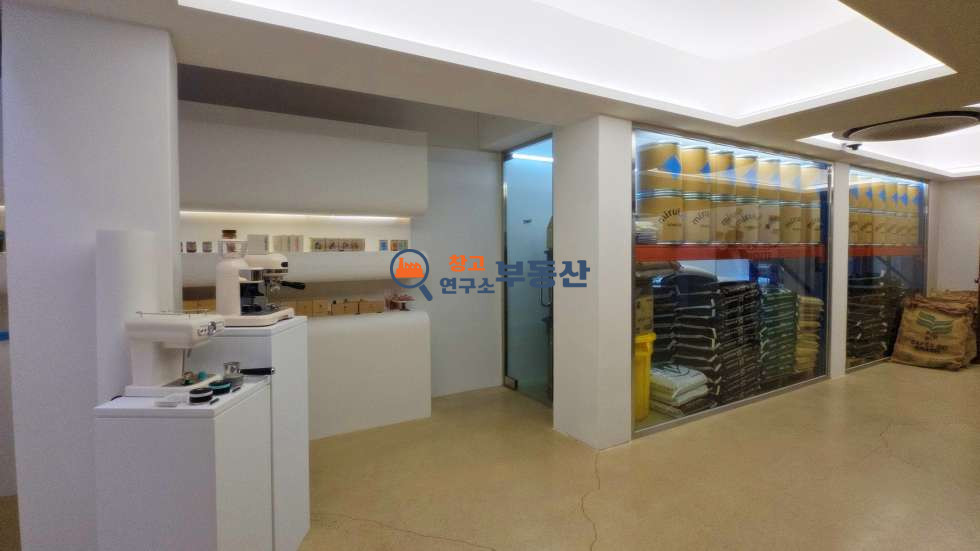 경기 고양일산동구 정발산동 #77평 #근생시설 #도심접#자유로인접 #커피공장 #내부화장실 #전기10kw#즉시입주 #시설비협의 #식품공장 월세 매물번호 15717 사진 3