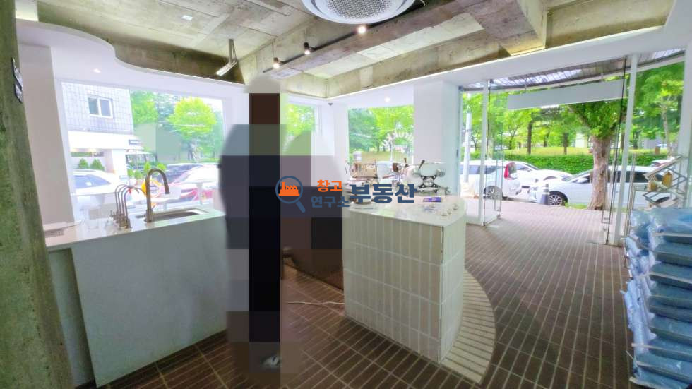 경기 고양일산동구 정발산동 #77평 #근생시설 #도심접#자유로인접 #커피공장 #내부화장실 #전기10kw#즉시입주 #시설비협의 #식품공장 월세 매물번호 15717 사진 10