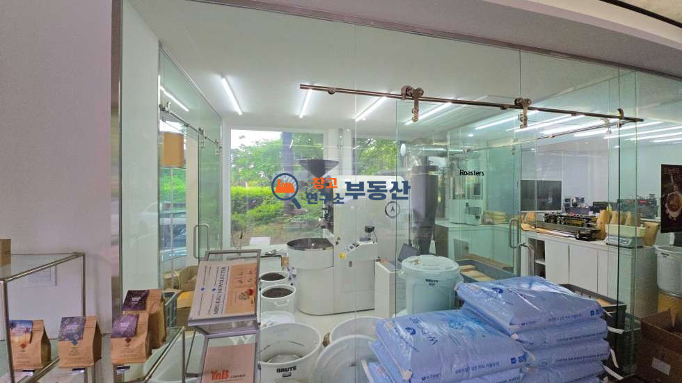 경기 고양일산동구 정발산동 #77평 #근생시설 #도심접#자유로인접 #커피공장 #내부화장실 #전기10kw#즉시입주 #시설비협의 #식품공장 월세 매물번호 15717 사진 11
