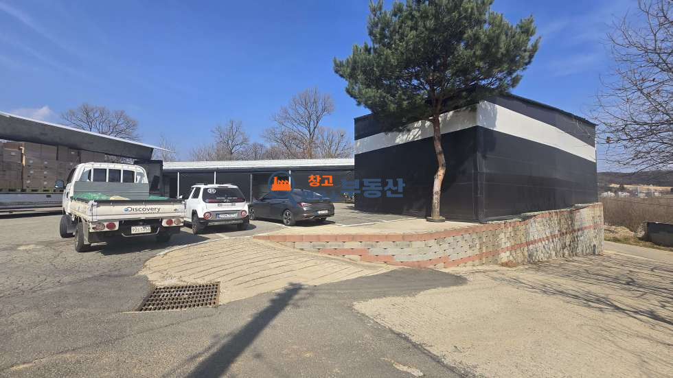 경기 파주시 광탄면 신산리 #336평 #3동(136평+98평+94평) #대형단독마당 #준신축급 #공장 #40FT트레일러 #즉시입주 #내부사무실 월세 매물번호 15358 사진 1