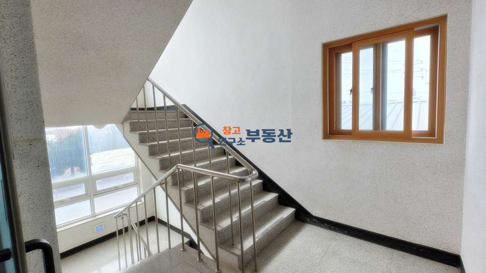 경기 고양일산동구 백석동 #80평 #1,2종근생 #냉난방완비 #대로변 #광고효과 #즉시입주 #소형창고및사무실 월세 매물번호 15245 사진 2