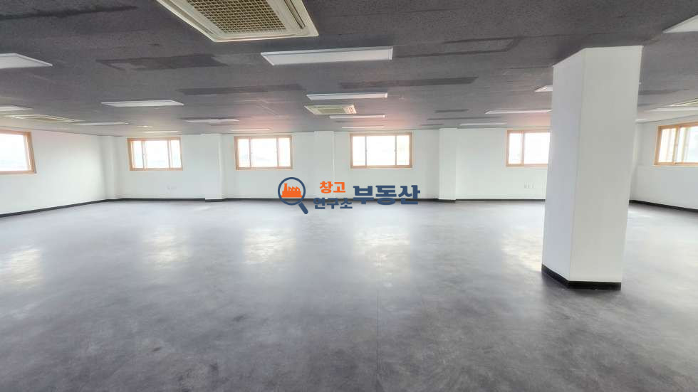 경기 고양일산동구 백석동 #80평 #1,2종근생 #냉난방완비 #대로변 #광고효과 #즉시입주 #소형창고및사무실 월세 매물번호 15245 사진 3
