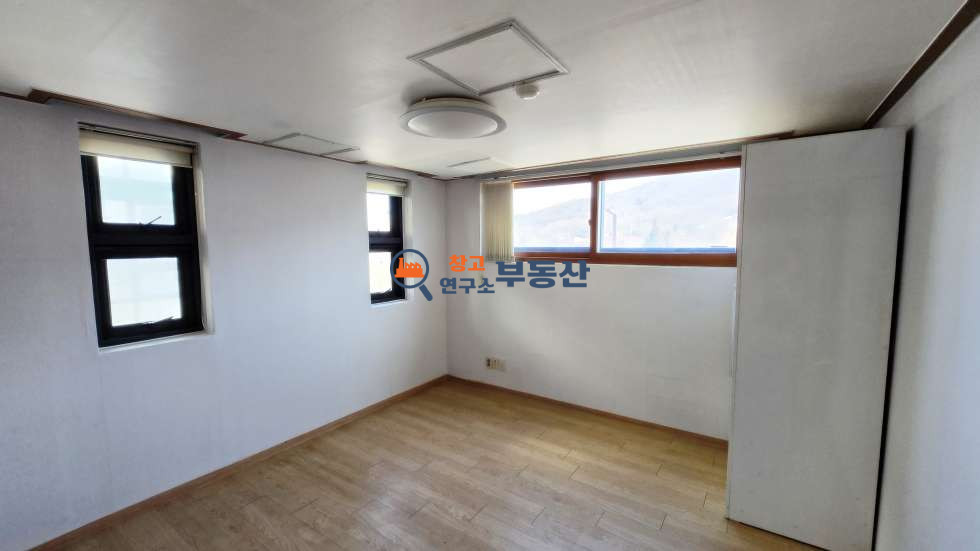 경기 파주시 문발동 #17평 #투룸오피스텔 #즉시입주 #대중교통 #사무실및작업실 #공장 #출판 #산뷰 월세 매물번호 15242 사진 1