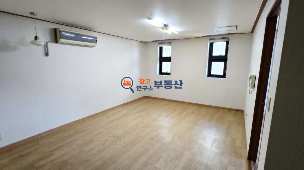 경기 파주시 문발동 #17평 #투룸오피스텔 #즉시입주 #대중교통 #사무실및작업실 #공장 #출판 #산뷰 월세 매물번호 15242 사진 3