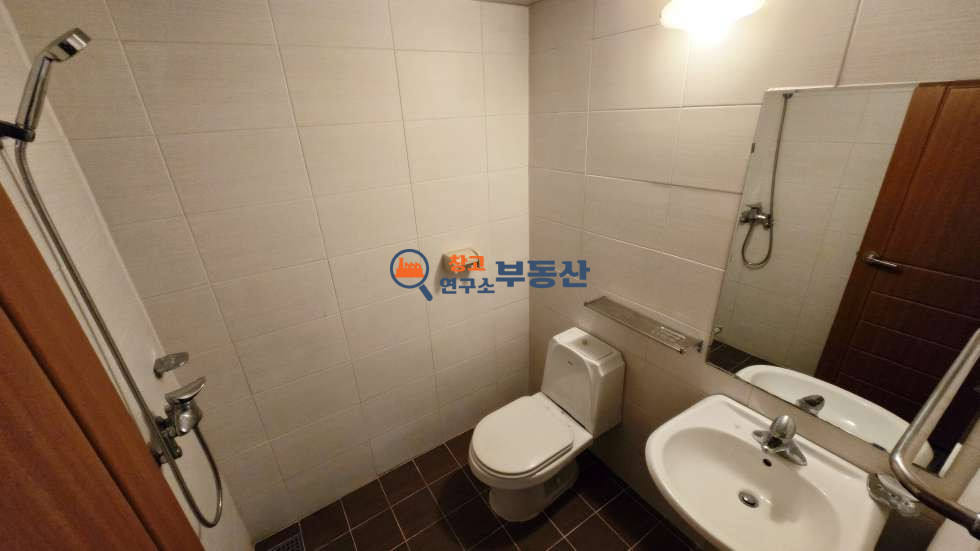 경기 파주시 문발동 #17평 #투룸오피스텔 #즉시입주 #대중교통 #사무실및작업실 #공장 #출판 #산뷰 월세 매물번호 15242 사진 5