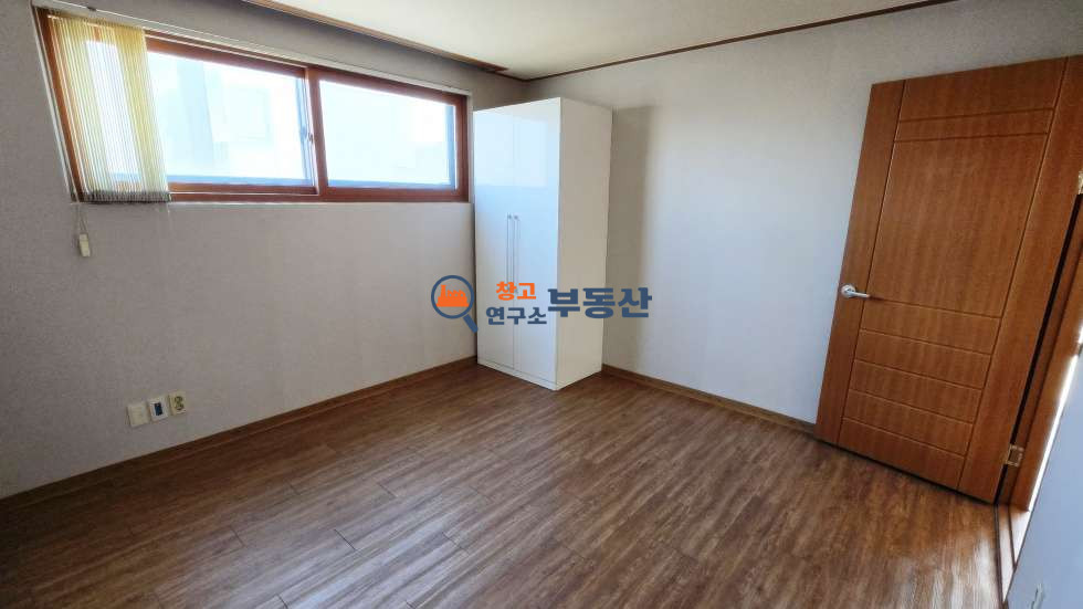 경기 파주시 문발동 #22평 #쓰리룸오피스텔 #즉시입주 #대중교통 #사무실및작업실 #공장 #출판 #채광굿 월세 매물번호 15241 사진 4