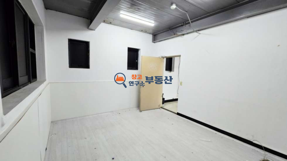 경기 파주시 문발동 #70평 #즉시입주 # 내부사무실#사무실및작업실 #공장 #출판 #광고효과 월세 매물번호 15240 사진 4