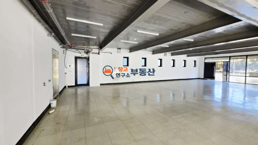 경기 파주시 문발동 #79평 #즉시입주 #도로변 #사무실및작업실 #공장 #출판 #광고효과 월세 매물번호 15239 사진 3