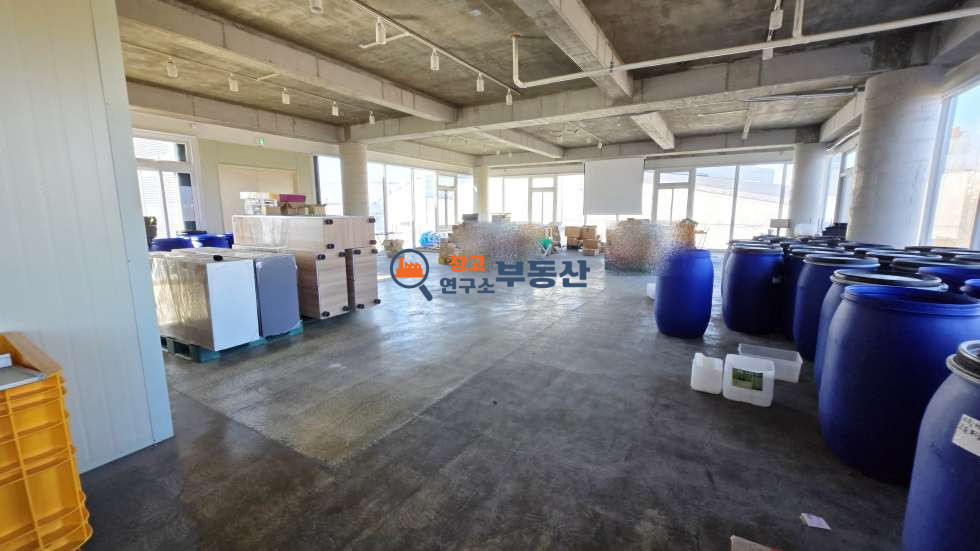 경기 파주시 문산읍 선유리 #192평 #96평+96평 #분할임대가능 #사옥,쇼룸추천#준신축 #화물E/V 월세 매물번호 15205 사진 8