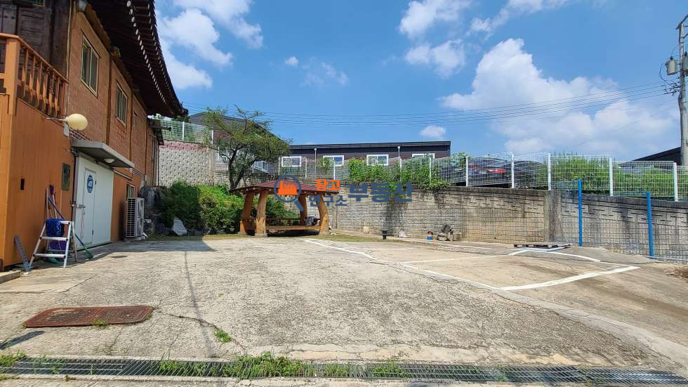 경기 파주시 탄현면 법흥리 #연83평 #2종제조 #1층42평+지하41평 #한옥 #단독마당 #전기22KW 월세 매물번호 16494 사진 4