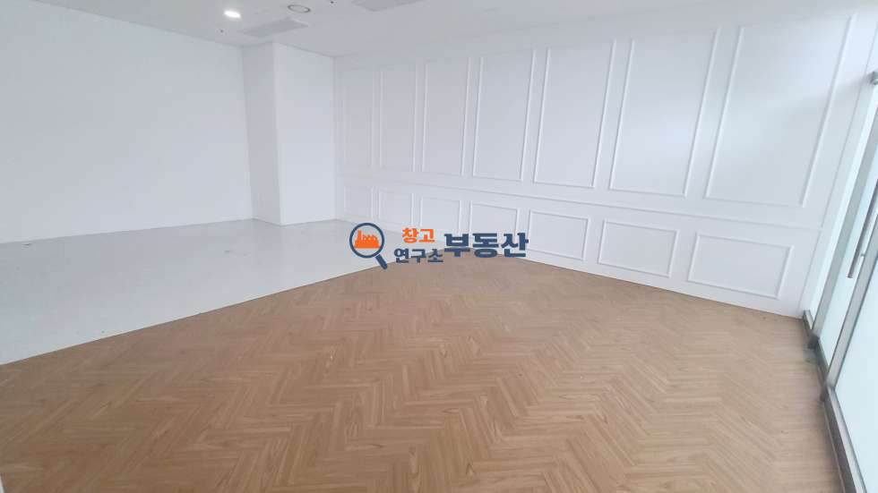 경기 고양일산동구 백석동 #상가 #전용105평 #사무실 #도소매업 추천#백석역인근 #주차편리 월세 매물번호 16091 사진 3