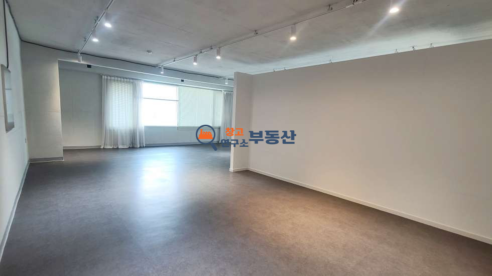 경기 파주시 서패동 #57평 #파주출판도시 #사옥 쇼룸 전시장 추천 #즉시입주 월세 매물번호 15918 사진 2