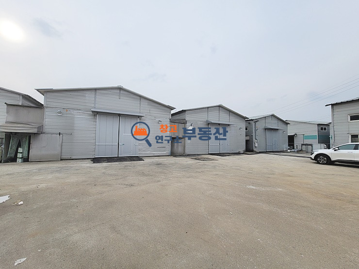 경기 파주시 조리읍 능안리 #대지1000평 #연424평 #총8동 #단독마당 #대형차량진출입 #공장 매매 매물번호 16813 사진 1