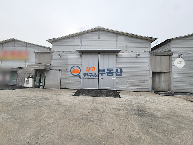 경기 파주시 조리읍 능안리 #대지1000평 #연424평 #총8동 #단독마당 #대형차량진출입 #공장 매매 매물번호 16813 사진 3