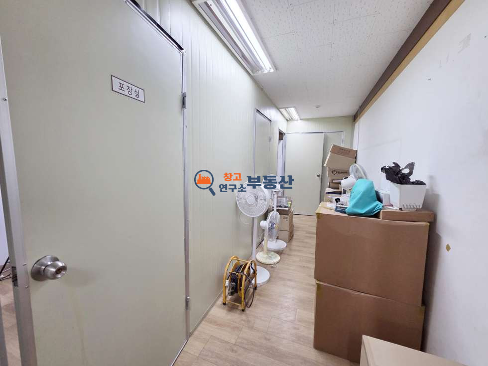 경기 고양덕양구 현천동 #124평 #2종근생 #2층전체 #서울인접 #대형마당 #화물리프트 #마당120평추가사용 #40피트 #내부사무실 #현천IC2분 월세 매물번호 17089 사진 8
