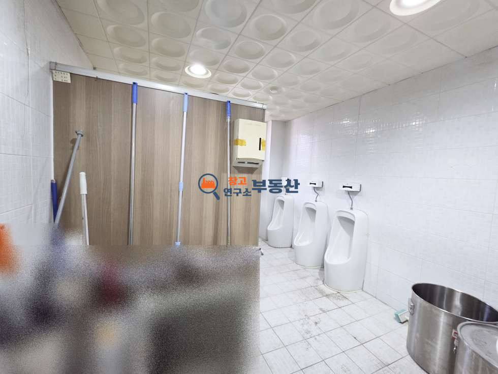 경기 고양덕양구 현천동 #124평 #2종근생 #2층전체 #서울인접 #대형마당 #화물리프트 #마당120평추가사용 #40피트 #내부사무실 #현천IC2분 월세 매물번호 17089 사진 15