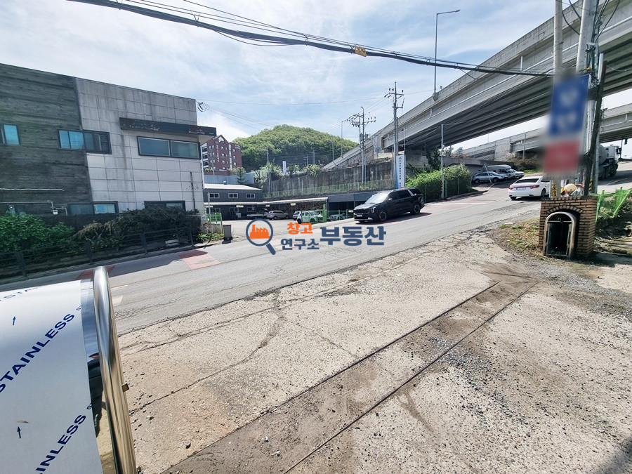 경기 고양일산동구 문봉동 #100평 #도로인접 #저렴한임대료 #40FT트레일러 #사리현IC 5분 #광고효과 월세 매물번호 14573 사진 5