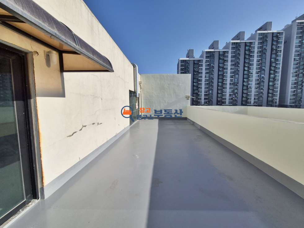 경기 파주시 조리읍 봉일천리 #42평 #4층임대 #테라스 #월세저렴 #4차선접 #광고효과 월세 매물번호 17210 사진 17