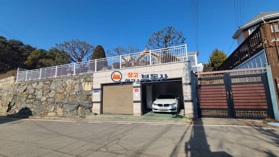 경기 파주시 당하동 #단독주택 #토214평 #연63평 #고급인테리어 #조경굿 #시스템에어컨 #태양광시설(자가발전) 매매 매물번호 16913 사진 2