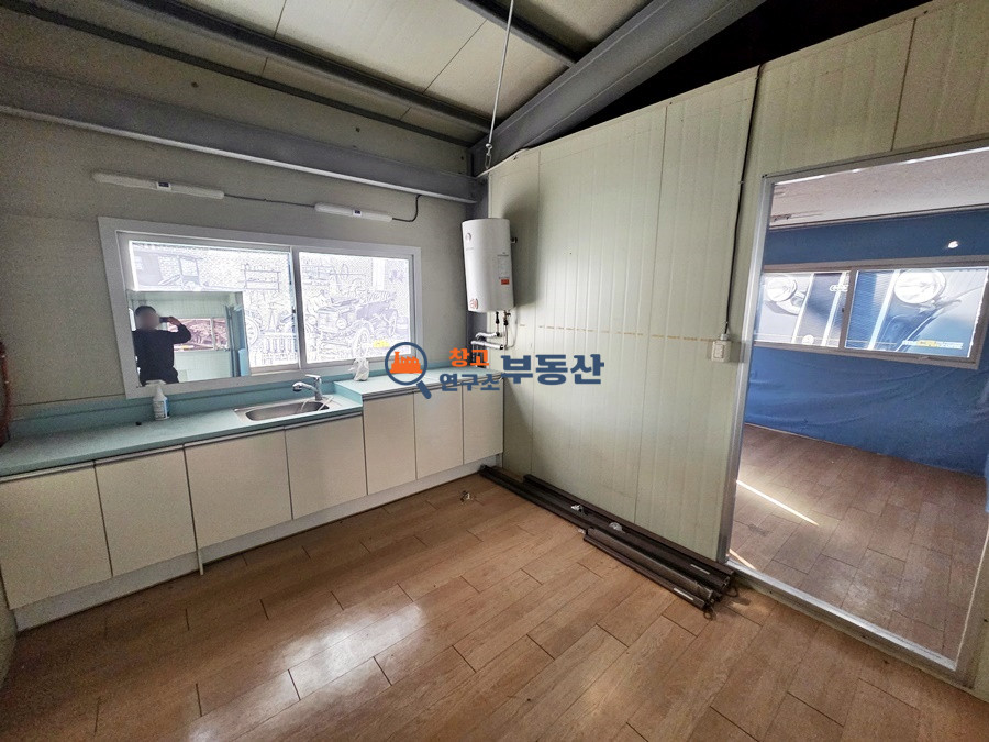 경기 고양일산동구 성석동 #60평 #1,2층구조 #복층사무실 #단독마당 #높은층고 #즉시입주 월세 매물번호 17381 사진 8