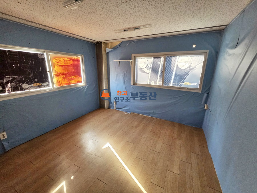 경기 고양일산동구 성석동 #60평 #1,2층구조 #복층사무실 #단독마당 #높은층고 #즉시입주 월세 매물번호 17381 사진 9