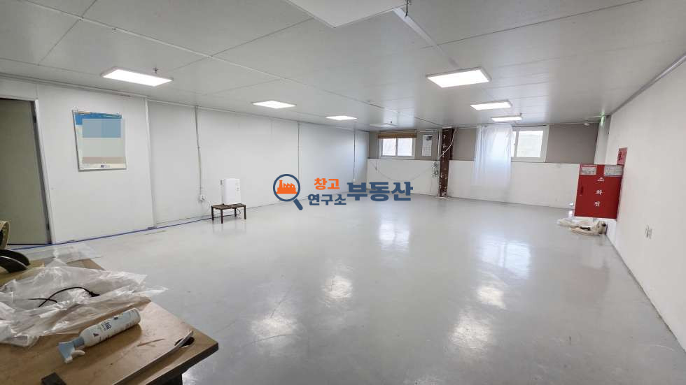 경기 파주시 탄현면 금산리 #연574평 #공장 #457+117평 #각층 차량바로진입 #단독마당 #즉시입주 #저렴임대료 #내부사무실 월세 매물번호 17406 사진 4