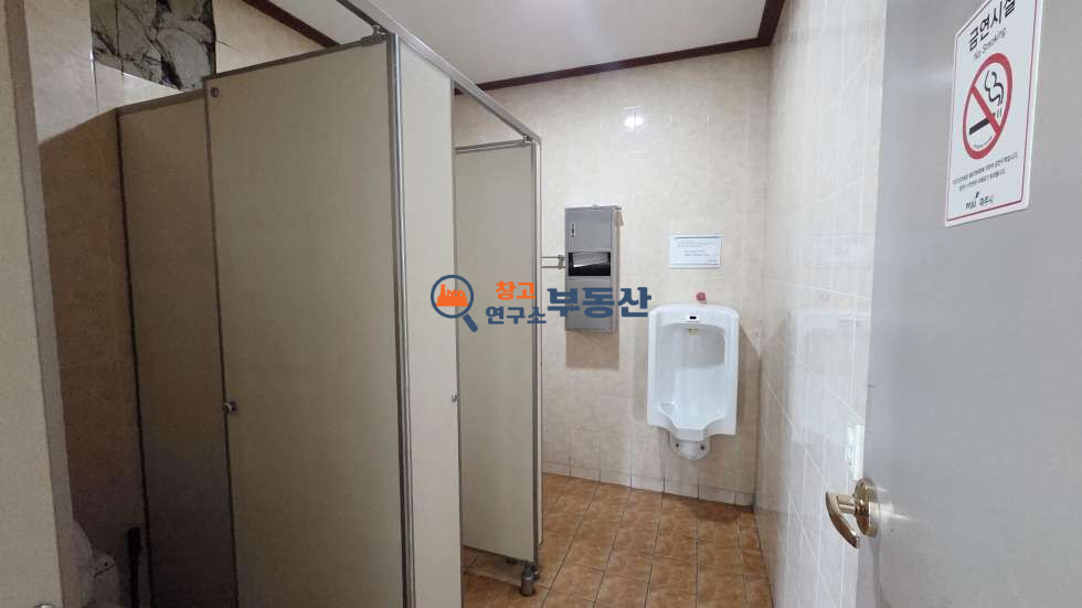 경기 파주시 문발동 #370평 #공장 #1층전체임대 #랙시설 #대형물류추천 #제조가능 #즉시입주 #대형차량 #내부사무실 #자동문 #주차여유 월세 매물번호 17438 사진 9