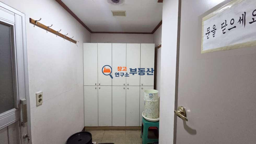 경기 파주시 문발동 #370평 #공장 #1층전체임대 #랙시설 #대형물류추천 #제조가능 #즉시입주 #대형차량 #내부사무실 #자동문 #주차여유 월세 매물번호 17438 사진 10