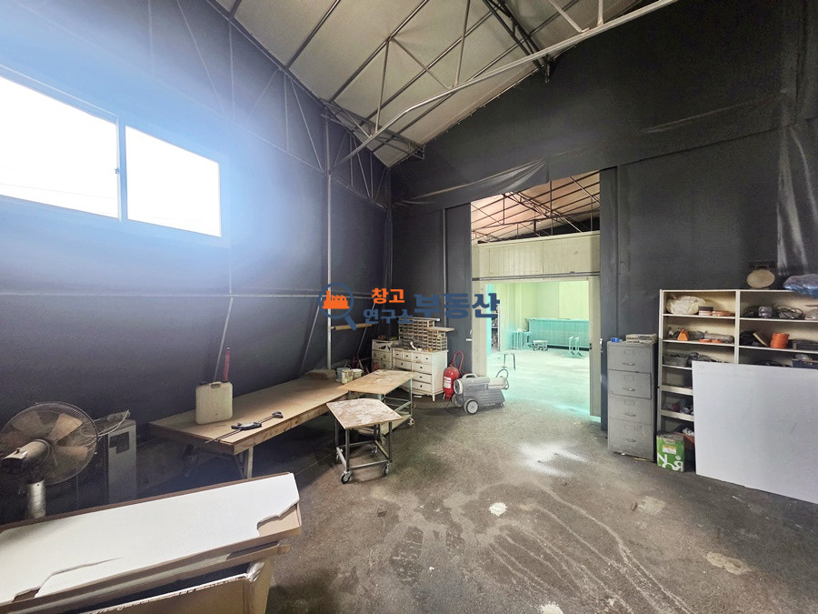 경기 파주시 조리읍 능안리 #439평 #272+167평 #공장 #사옥형 #단독마당 #높은층고 #40FT트레일러 #내부사무실 월세 매물번호 17445 사진 9
