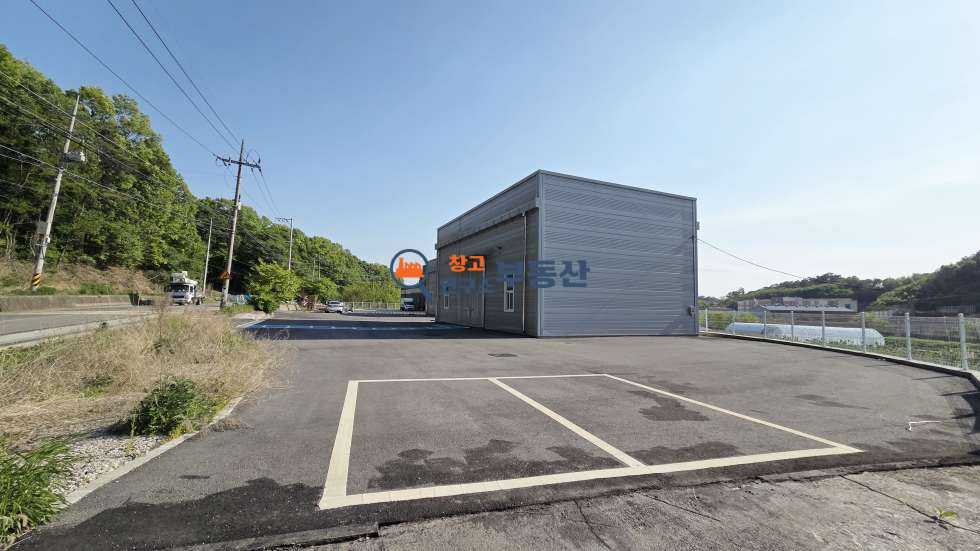 경기 파주시 검산동 #대244평 #건48평 #1종소매 #신축 #단독마당 #높은층고 #두동가능 #즉시입주 #도로변 #40피트 매매 매물번호 17538 사진 2