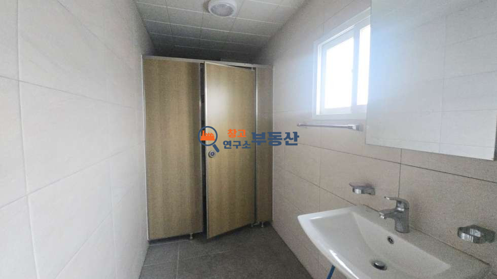 경기 파주시 문산읍 내포리 #151평 #공장 #층고7.7 #단독마당 #도로변 #40ft가능 월세 매물번호 17226 사진 3