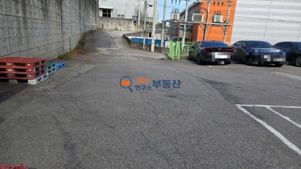 경기 파주시 탄현면 성동리 #공장매매 #대600평 #건277평 #층고10.4 #화물승강기 #복층사옥 #40ft가능 #대형마당 매매 매물번호 17222 사진 2