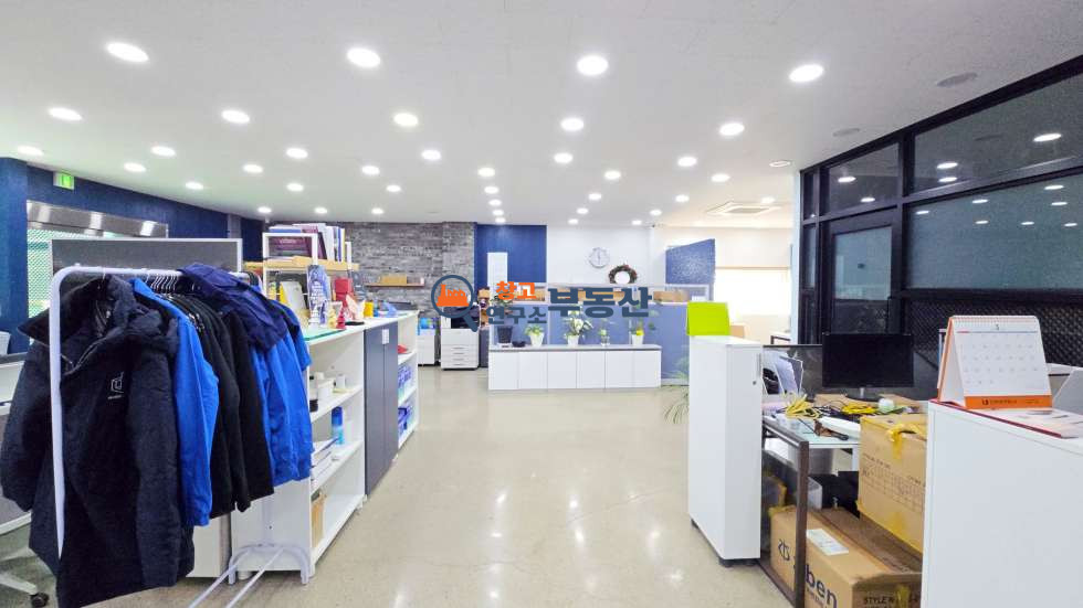 경기 파주시 탄현면 오금리 #공장매매 #대1258평 #연238평 #생산관리 #식품공장 #공장4동 #가설건축물 #대형마당 #자유로근접 #평당207 매매 매물번호 17158 사진 3