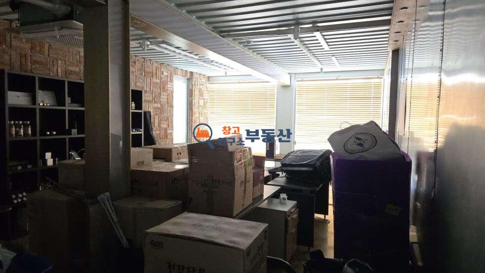 경기 파주시 신촌동 #80평 #1,2종근생 #1층전체 #카페시설 #냉난방완비 #권리금협의 #엘리베이터 #하수직관 #주차18대 #엘리베이터 #문발IC근접 #광고효과 월세 매물번호 17146 사진 7