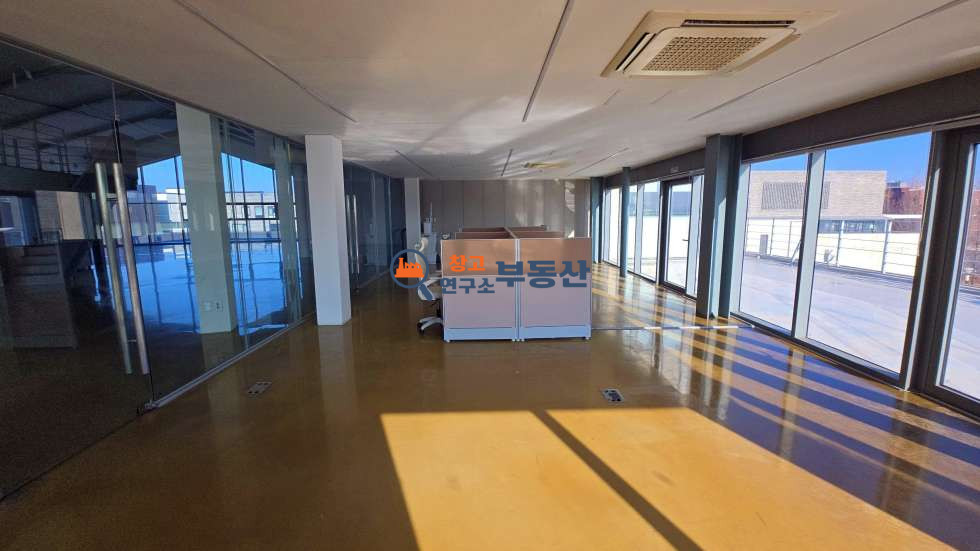 경기 파주시 문발동 #746평 #공장 #도심접#40ft #즉시입주 #화물/일반EV #냉난방완비 #스튜디오 사옥 추천 #자유로5분 월세 매물번호 16958 사진 15