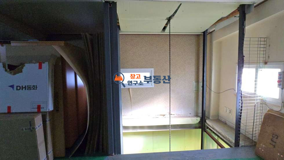 경기 파주시 연다산동 #114평 #공장 #40ft가능 #총2층(57평+57평) #화물리프트#즉시입주 #내부사무실#내부화장실 #복층구조 #전기20kw#도로변 월세 매물번호 16918 사진 4