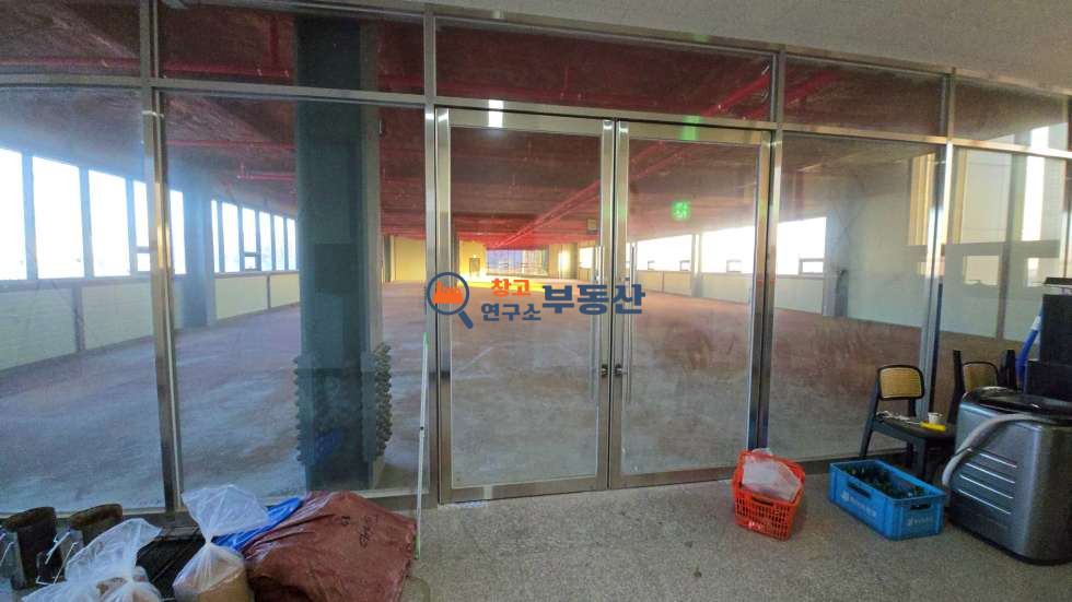 경기 파주시 신촌동 #395평 #판매시설 #3층중 2층전체 #신축#즉시입주 #대형차진입 #상업시설추천 #노출굿 월세 매물번호 16916 사진 4