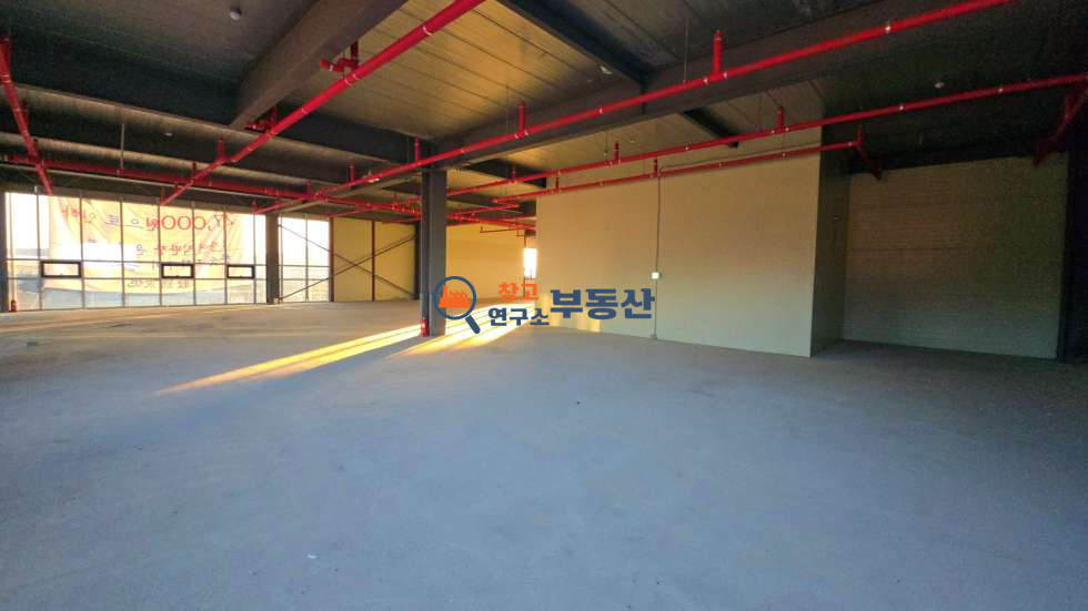 경기 파주시 신촌동 #395평 #판매시설 #3층중 2층전체 #신축#즉시입주 #대형차진입 #상업시설추천 #노출굿 월세 매물번호 16916 사진 9