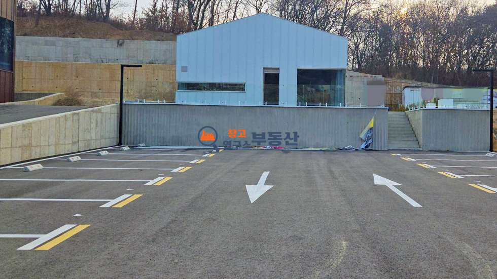 경기 파주시 탄현면 성동리 #전용60평 #2종근생 #40ft가능 #4차선변 #즉시입주 #대형주차장 #통건물 월세 매물번호 16899 사진 1