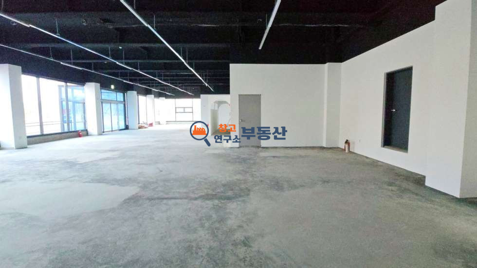 경기 파주시 탄현면 성동리 #전용300평 #2종근생 #40ft가능 #4차선변 #즉시입주 #대형주차장 #통건물 월세 매물번호 16898 사진 10