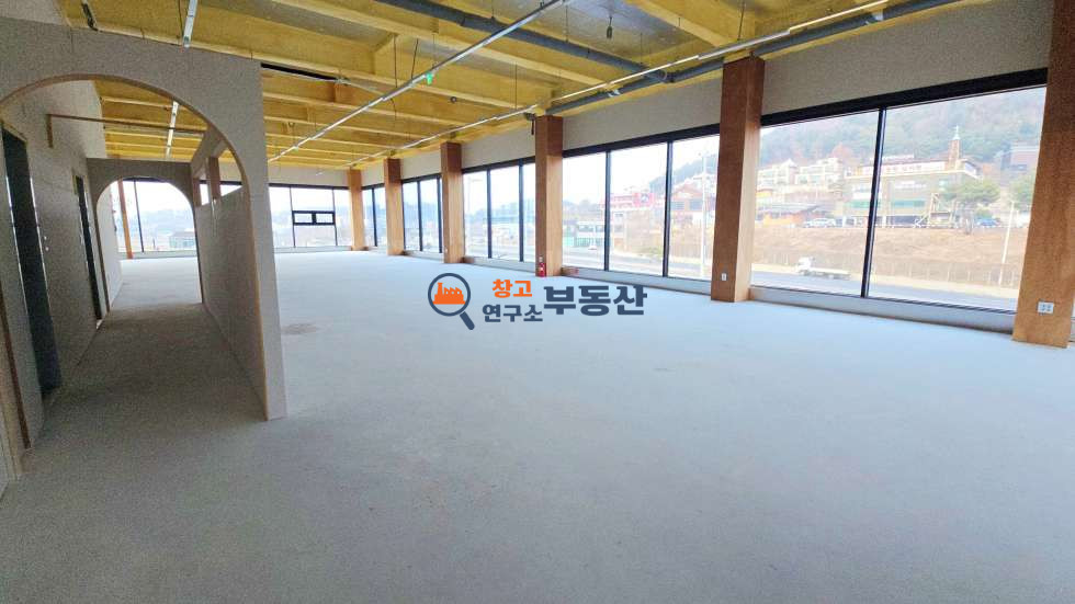 경기 파주시 탄현면 성동리 #전용300평 #2종근생 #40ft가능 #4차선변 #즉시입주 #대형주차장 #통건물 월세 매물번호 16898 사진 14