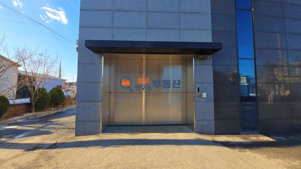 경기 고양일산동구 장항동 #연299평 #2종근생 #총4개층#70평+88평+90평+50평#40ft가능 #준신축 #즉시입주 #상업시설 #사옥추천 월세 매물번호 16864 사진 3