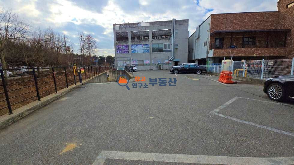 경기 고양일산서구 대화동 #130평 #2종근생 #대로변#즉시입주 #대형주차장 #상업시설 #분할임대가능 월세 매물번호 16834 사진 7
