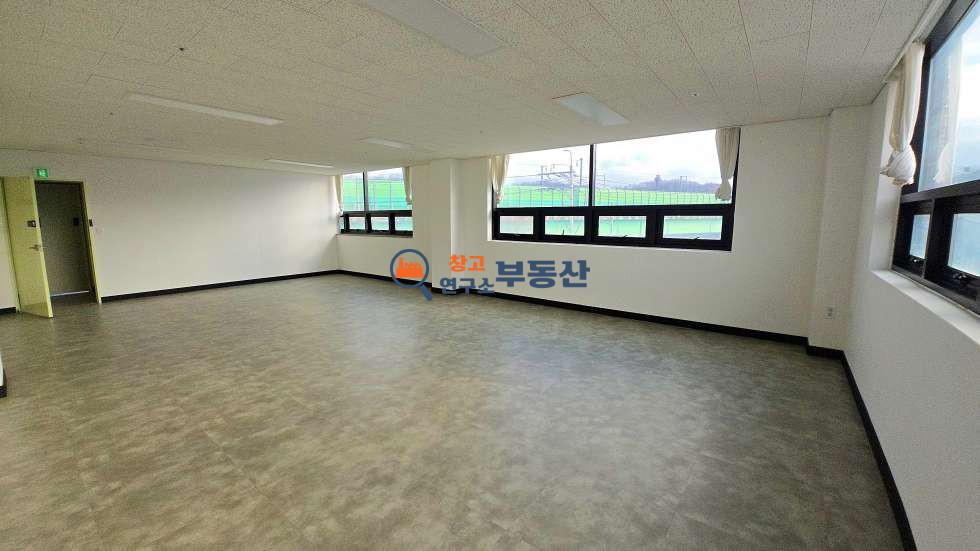 경기 고양덕양구 현천동 #23평 #3층일부#2종근생 #냉난방완비 #서울인접 #즉시입주 #노출굿 #사무실추천 월세 매물번호 16803 사진 1