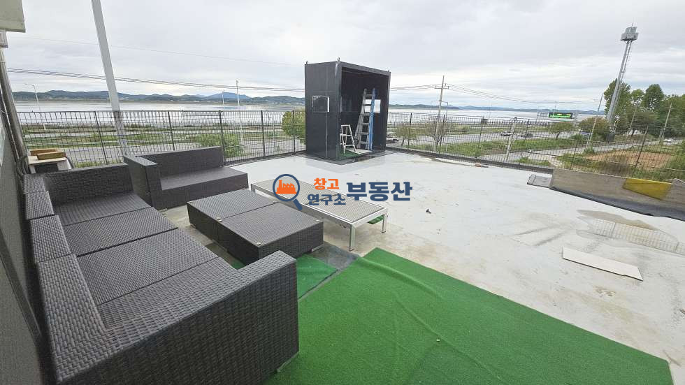 경기 파주시 신촌동 #2종근생매매 #131평 #총3층(52+52+26평) #대형단독마당 #40ft가능 #알땅 #신축 #자유로초인접 # #즉시입주 #광고효과 #평당681 매매 매물번호 16438 사진 11