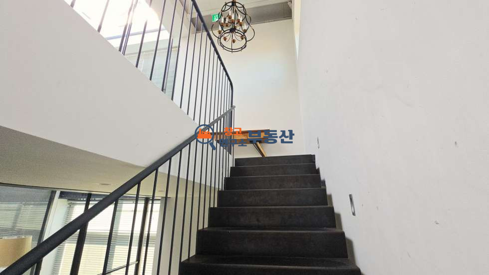 경기 파주시 오도동 420평 #공장# 총3층(203+185+32)#민원無 #준신축 #내부사무실 #즉시입주 #문발ic7분 #사옥 스튜디오 추천 월세 매물번호 16354 사진 16